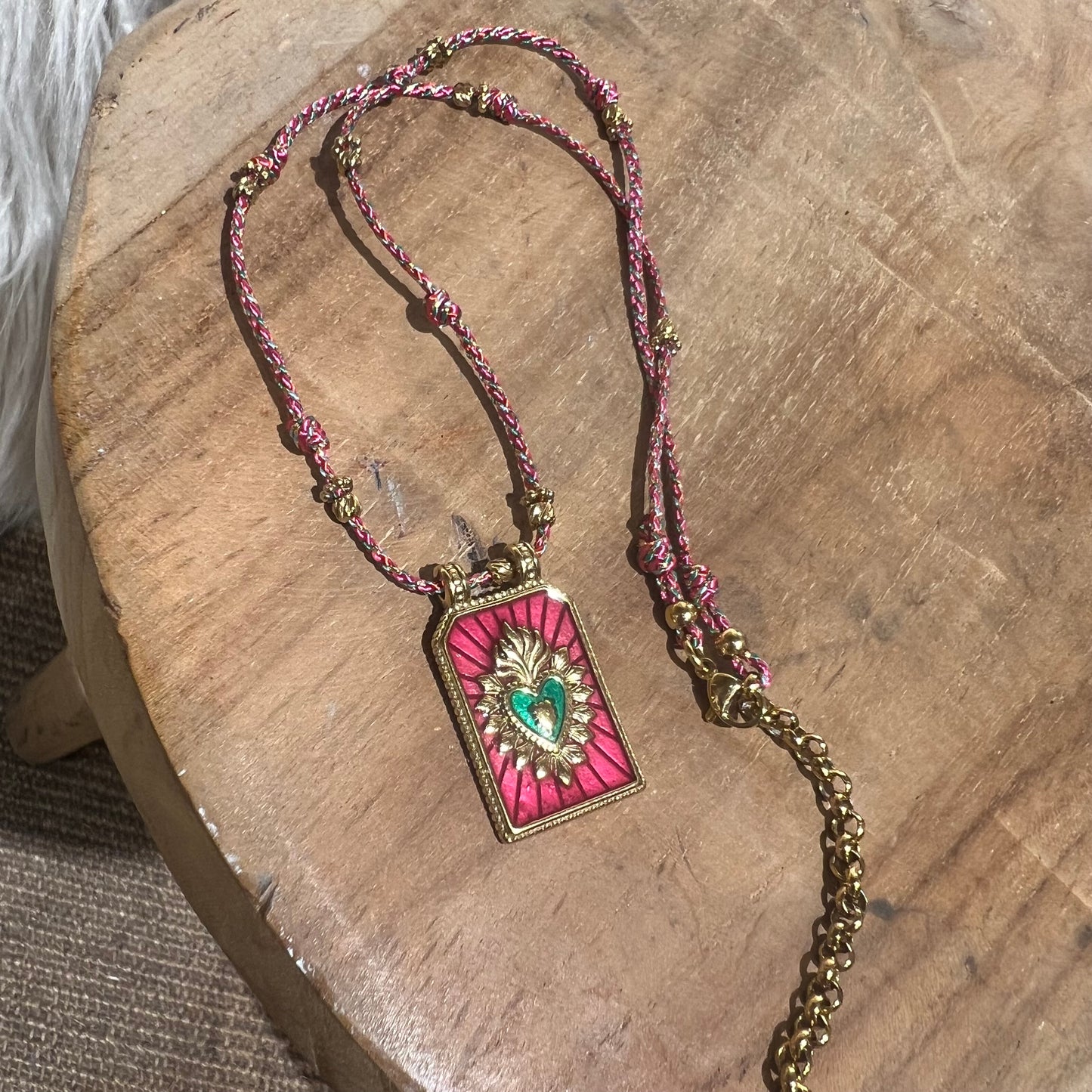 Collier Cœur Sacré Rose Éclat